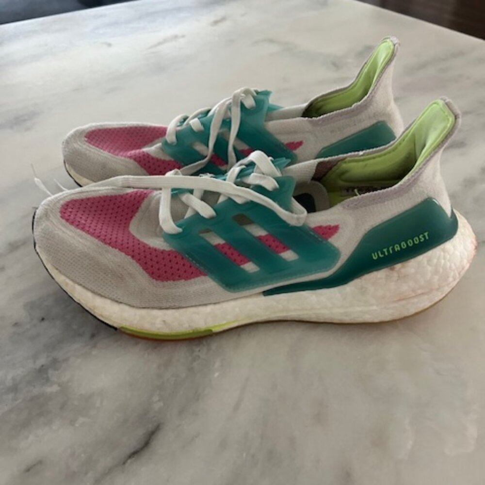 Women's Adidas Ultraboost 22 - Size 8 - Pre-Owned No Box